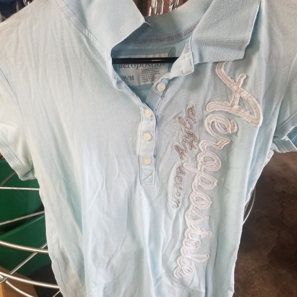 Med aeropostale shirt
